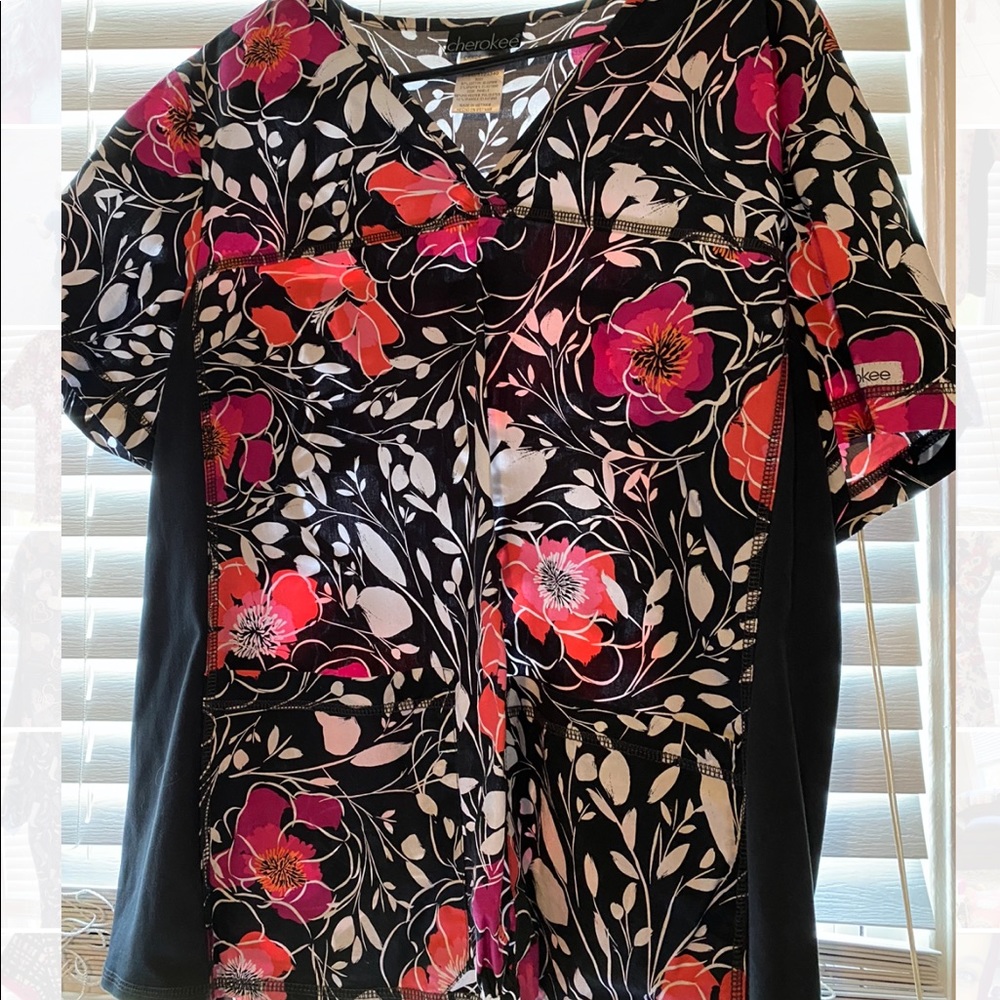 Women’s scrub top